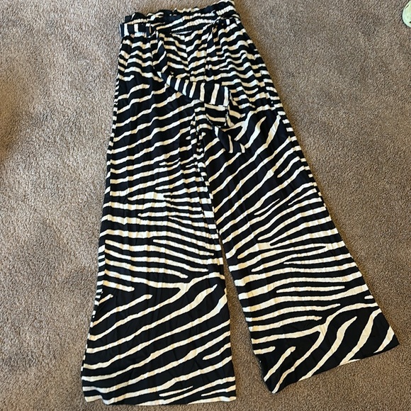 Cute, comfy, and flowy; size 6 H&M; wide leg, zebra print; high waisted, tied. - Picture 3 of 3